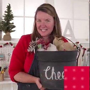 Deck the halls this season with a unquie DIY gift idea from our paint expert, Annie. #AceHardware #TheHelpfulPlace #ACEitwithAnnie | Ace Hardware