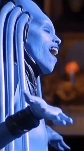 scene from The fifth Element and me trying to sing the alien beauty song ❤️