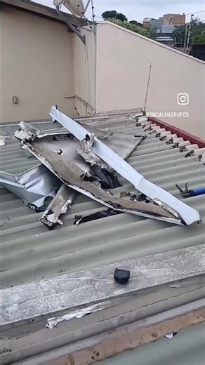 Manta asfáltica remoção e fazendo serviço de qualidade #calhas #rufos #mantaasfaltica #façavcmesmo