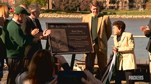 Honoring the life & legacy of the legendary #Packers quarterback, the city of Green Bay officially dedicated the Bart Starr Memorial Bridge on Saturday. | Green Bay Packers