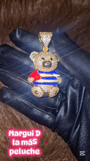 Qué tan de la mano va rste accesorio con mi nombre artístico del 1 al 10? #lamaspeluche Pronto sale el tema outside outside estén pendiente mi canal de youtube en los comentarios. | Margui D La Más Peluche Dominguez