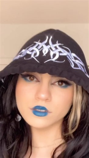 Unforgettable Encounter with the Blinkless Girl