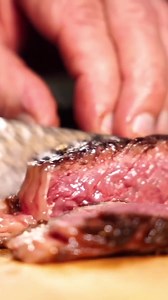 ¡Si hay algo que nos gusta en Bilbao es comer! Disfrutar de los bocados de Bilbao Bizkaia es una parada obligatoria y así, reponer fuerzas 😉 Por ello, puedes encontrar grandes restaurantes tradicionales en nuestra Villa 👨‍🍳 Aquí te dejamos tres asadores para poder saborear la auténtica gastronomía vasca 🥩 😋📍 Restaurante Amaren @amarenbilbao📍 Restaurante Berton @restaurantes_berton 𝐄𝐔| Bilbon zerbait gustatzen bazaigu, jatea da! Bilbao Bizkaiaren mokaduez gozatzea derrigorrezko geldialdi