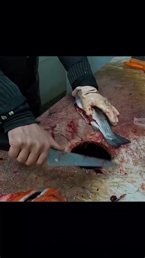 process of cleaning and deboning fish at a rural market. #fishcooking #fishing #fish