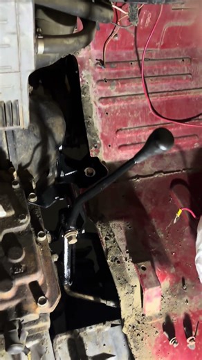 Transfer case linkage installed on FJ40 #fj40 #mechanic #shop #landcruiser #offroad #diy