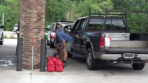 TRACKING GORDON: Residents in Slidell, Louisiana stock up on fuel ahead of Tropical Storm Gordon's expected arrival. Track the storm here: https://cbsaustin.com/weather/hurricane-center Credit: Gary Schmitt / Live Storms Media | CBS Austin