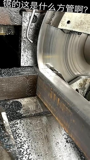 Square tube cutting machine, thickened square tube cutting machine