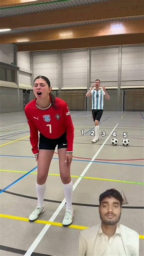 football ⚽🏈 game ke players guise like karo share subscribe karo #sportgamers #livescoring