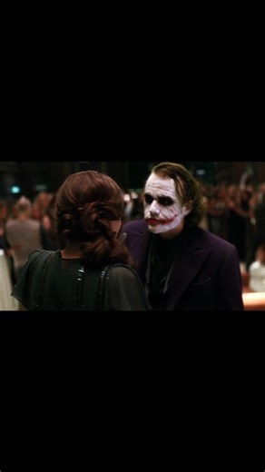 Fan Amv on Instagram: "“You’re not afraid of me?” 🤡 C:bodyofanedit (tt) ‎日本利用压电瓷砖将脚步转化为电能。这些瓷砖捕捉来自你脚步的动能。当你行走时，你的重量和动作会对瓷砖产生压力。瓷砖会轻微弯曲，从而产生机械应力。瓷砖内部的压电材料将这种应力转化为电能。每一步都会产生少量电荷，而数百万步结合在一起就能产生足够的电力来驱动LED灯、数字显示屏和传感器。在像涩谷车站这样繁忙的地方，每天大约有240万个脚步为这一系统作出贡献。这些电能可以被储存或立即使用，从而减少对传统电力来源的依赖，并支持可持续的城市基础设施。这种方法将日常运动转化为实用的可再生能源#日本 #知识 #事实 #你知道吗 #推荐 #科技 #创新 #历史 #技术 #实验 #热门"