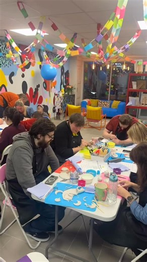 Clay on your hands, smiles on your face 😍🎨 Our Play & Clay Workshop is all about getting creative, messy, and having fun. Who’s ready to roll, pinch, and play with us next time? 💙✨ | MESSY ART