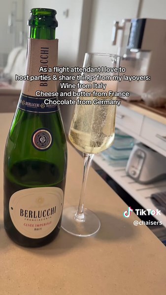 I love sharing the things I’m able to pick up fresh as a flight attendant!🥰 #flightattendant #flightattendantlife #cabincrew #cabincrewlife