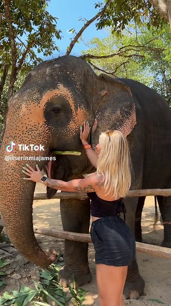 Gave her a smooch 🥹