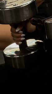 Getting stronger >>>>> Wearing AYBL 👑 LINK IN BIO 🔗 for my programmes in the Fitness Pledge App 💪 #gym #muscu #salledesport #fitness #discipline #coach #motivation #gymgirl #beaybl #echec | SARAH SLIIM