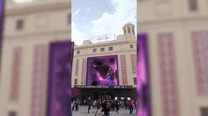 "Mugler's 'Alien effect' takes over Callao City Lights with a captivating CGI display. Experience the hypersensual fragrance of Alien Hypersense, featuring model Anok Yai. A pioneering blend of reality and fiction in outdoor advertising. #MuglerAlien #CGI #PerfumeLaunch" Read the note here: https://bit.ly/3wc4HA0 | Roastbrief | Facebook