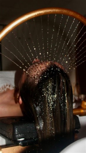 Japanese Head Spa | Harmony | Beauty Pittsburgh, PA on Instagram: "Everything you get in our 65🫶minutes Head Spa experience: 🌿 Scalp exfoliation 💆🏻‍♀️ Scalp + face massage 💆‍♀️ Neck & shoulder massage 💧 Halo water therapy ✨ Deep conditioning mask + steam 💨 Blow dry All for $130 🤍"