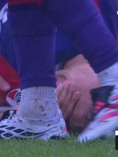 🟥 ¡A LAS DUCHAS! Nicola Franco fue expulsado con roja directa luego de este terrible planchazo contra #MartínezQuarta a los 12' PT vs. #River. #TikTokDeportes #TorneoClausura