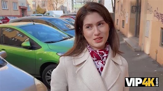 Xvideos_vip4k._una_zorra_cachonda_se_corre_mientras_engana_a_su_novio_con_un_desconocido_justo_delante_de_el_SD.mp4