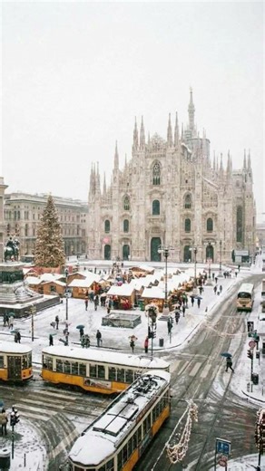 Snowy Milan, Italy ❄🇮🇹The fashion capital looks magical under a blanket of snow! #milan #shorts