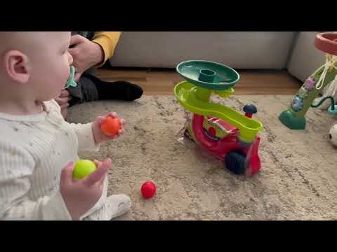 Ball popper toy for babies and toddlers