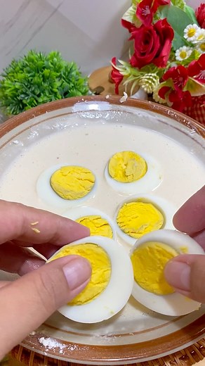 Buat kalian yang udah bosen telurnya diceplok terus, cobain dimasak kaya gini #idemasakan #resepsimple #masakanrumahan #resepmasakan #menuramadhan #telur | Dapur Neng Olla