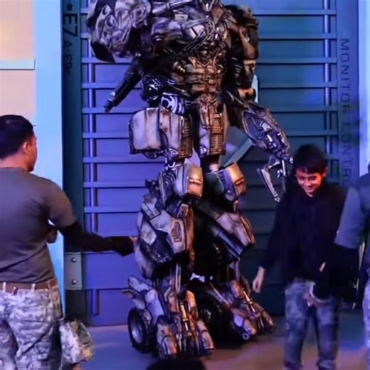 2.4K views · 51 reactions | Kids wants to challenge Megatron藍 #transformers #keepsupporting #mega... | Hountra | Facebook