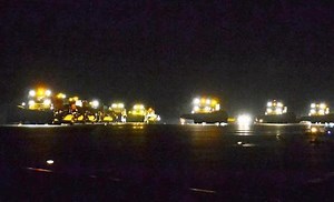 冬の運航守るＶ字形　新千歳空港で除雪訓練（動画）：北海道新聞デジタル