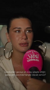 Sibil Çetinkaya ile sezonun favori parçalarını, TikTok trendlerini ve gündüzden geceye adapte ettiği stilini konuştuk. 🎤💖 | Koton