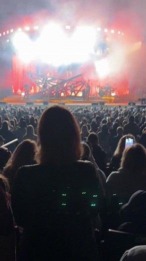 #kanebrown #gilfordnh #highroadtour2025 #boston #KB