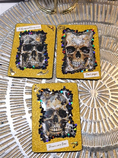 My first ATC shaker cards 🫶 One for @karina, one for @Salagnia77 and maybe someone will want the third one for a swap? Please don’t judge too harshly - I avoided making these for a long time… now I know why: they’re all a bit crooked and wonky 😂 #ATC #atcs #atcshakercards #atcforswap