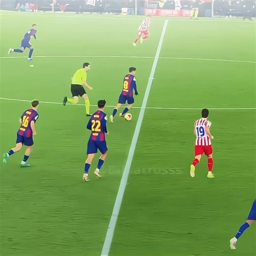 pedri magic 🪄🎩 #pedri #hansiflick #barcelona #creatorsearchinsights #Highlights