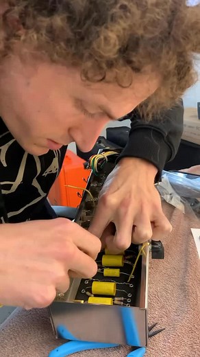 Tweed Deluxe Guitar Amp Build Part 6: Jumper wires #musicalgear #music #DIY #guitaramp #guitar | JR Redford