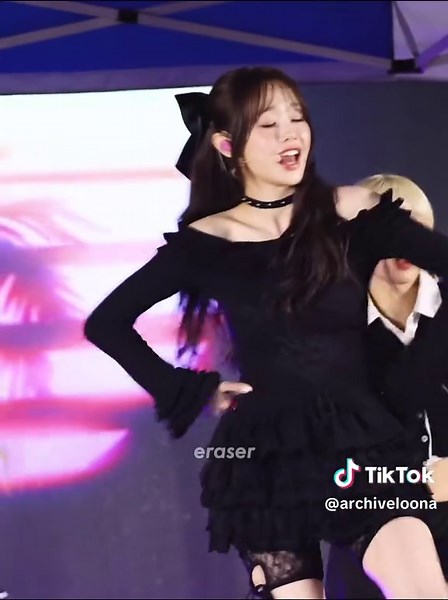 i wanna kiss a kitty #archiveloona #이달의소녀 #loonatheworld #loona #chuu | Chuu LOONA