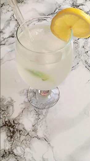 Summer's Best Lemon Sparkling Drink 🍋 #lemonade #sparklingwater #drink #summerdrinks #shorts