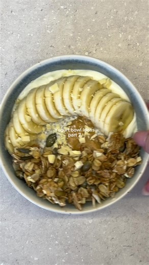 YB with white chocolate granola🤌🏻 #yogurtbowl #idea #breakfast #recipe #foryoupage❤️❤️