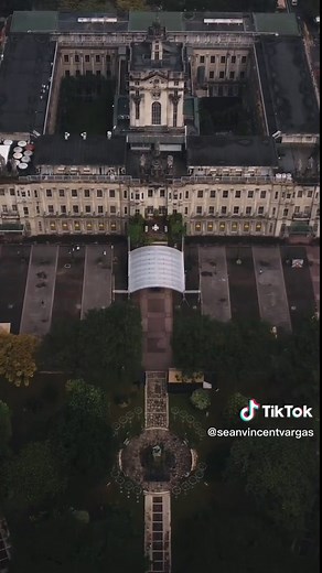 Ibalik ang Korona sa España: UST Student Life