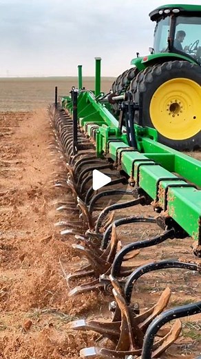Oobree Farms on Instagram: "#agriculture #farm #johndeere #tractor #sandfighter #dji #mavic3"