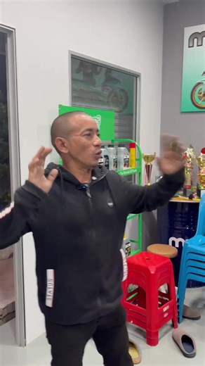 Mo2 kuat @MO2Lubricants @Zahar19 @Wan#34 @Jesseca mo2 .. selamat petang..follow page MO2 lubricant Ada banyak benda dalam live.. #mo2kuat #mo2forever #princerider58 #engineoil .. see ya