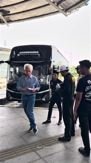 Bus Pendatang Baru PO SPS Liner Rute Jakarta - Denpasar Full Sleeper Tronton At Terminal Pulogebang