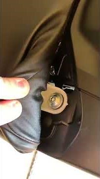 MT07 démontage selle