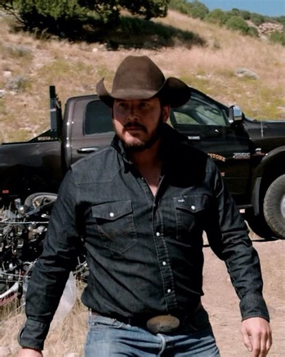 Yellowstone S3E4: Rip’s Epic Bike Crash & Dutton Ranch Stand #shorts #film#movie#edit