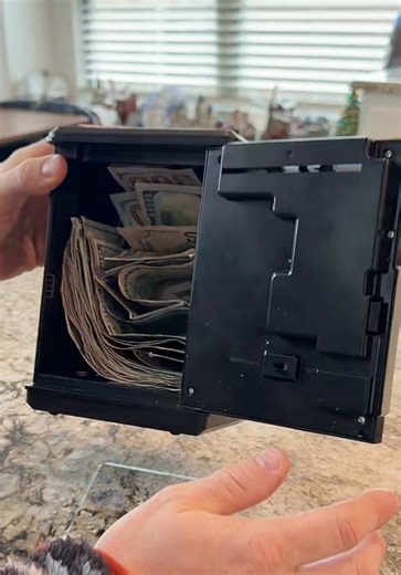 How to Teach Kids About Saving with a Piggy Bank