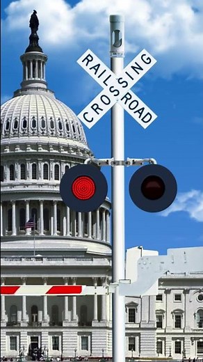 アメリカの踏切がワープして変形 Railroad rossing kareta api रेल उड़न तश्तरी #shorts