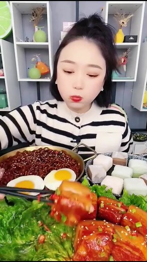 Chinese Fast Eating Mukbang: Speedy Eaters Revealed