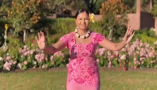The beautiful and elegant @Maureen Volentras performing the Samoan Siva in her Le-Ata Puletasi! Maureen is a Student at the University of Auckland studying a Law and Arts degree, majoring in Criminology for her Arts degree. She aspires to complete her masters in Environmental and International Law after graduating with her Bachelor degree. She hopes to pursue passion in fighting for climate justice on an international level through her Law degree. What an inspiring young Tamaita'i Samoa! We look