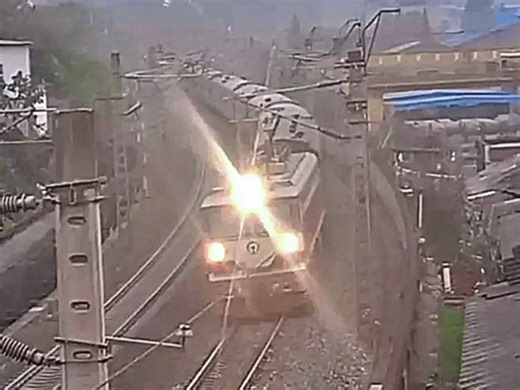 SS7C-0034牵引T238次列车通过白浪站，列尾附挂999308轨道检测车