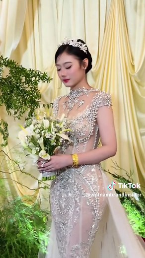 Bó Hoa Cưới Swarovski 300 Triệu Cô Dâu Tây Ninh
