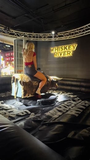 Bull Riding Experience in Nashville: My Attempt