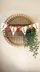 DIY A simple fall banner. Throwback Thursday to one of my favorite garlands from last year😍 #fallcrafts #craftideas #fallhomedecor #crafting #diycrafts | Fern Love