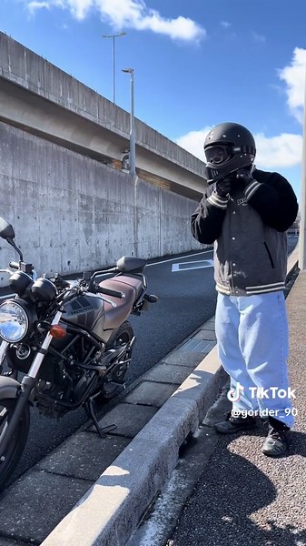 【バイクあるある】冬バージョン！！ #バイク#ツーリング#バイク映え#ツーリングスポット#バイク好きと繋がりたい#ホンダ#スズキ#カワサキ#ヤマハ#ハーレー#ドゥカティ#BMW#二輪#景色#ほんだのばいく#愛車#愛車のある風景 #バイク旅 #バイク写真 #ツーリング日和#バイクあるある#あるある#あるあるネタ#冬#寒い時#マフラー