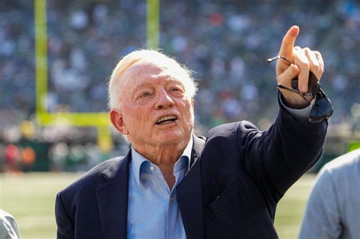 "I would appeal": Ex-Packers champ AJ Hawk outraged after NFL fined Jerry Jones $250,000 for flipping off fans